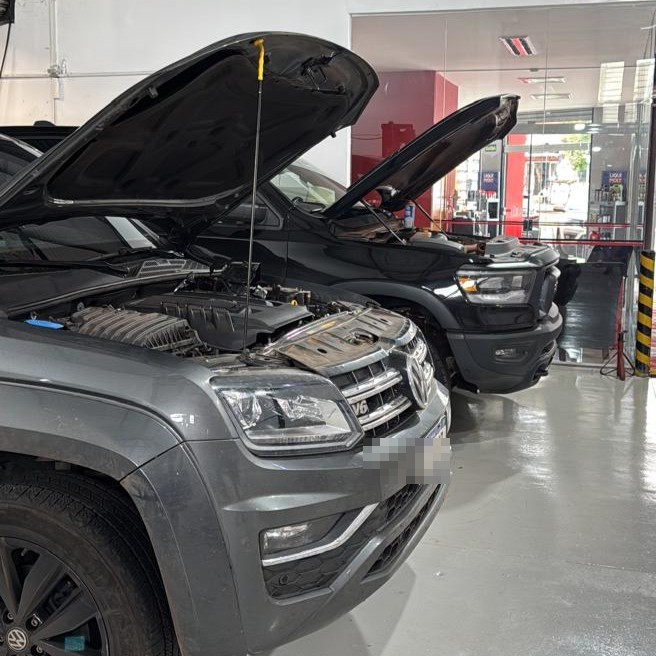 VW Amarok V6 e RAM diesel em serviço na oficina da Maxi Chip