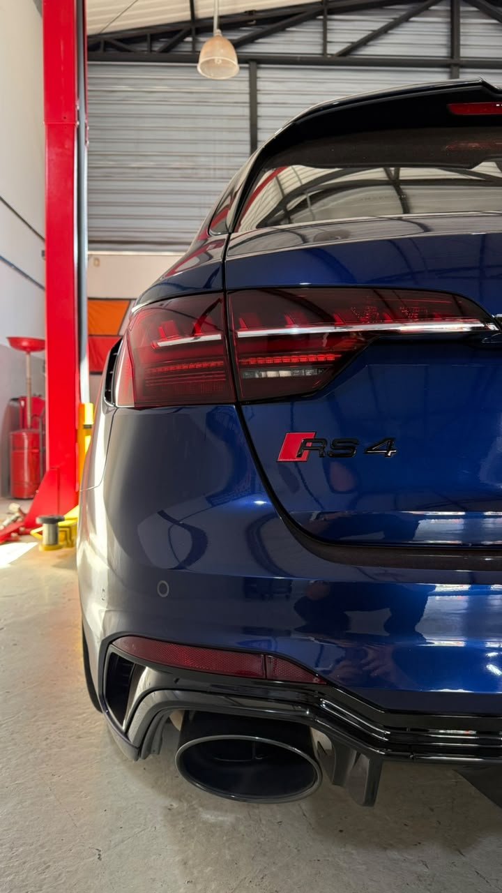 Audi RS4 azul reprogramado na Maxi Chip, na oficina